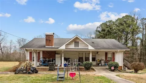 2155 Staleys Farm Rd, Asheboro, NC 27205
