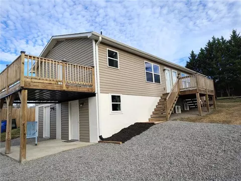 320 Olivia Ave, Mount Airy, NC 27030