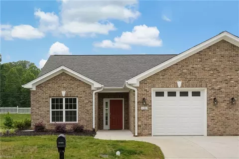 120 Sanderlyn Ct, Eden, NC 27288