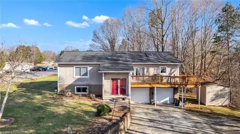 15 Mull Dr, Taylorsville, NC 28681