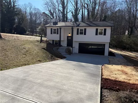 242 Westridge Dr, King, NC 27021