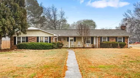 4705 Duffer Ln, Pfafftown, NC 27040
