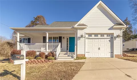522 Glovenia St, Eden, NC 27288
