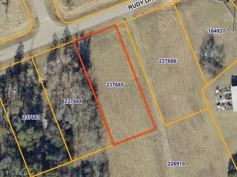 8805 Rudy Dr, Kernersville, NC 27284