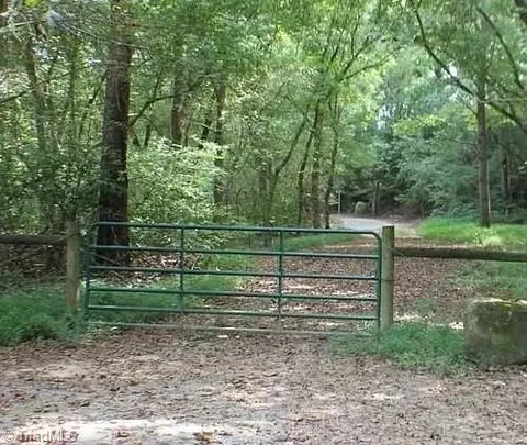 226 Hamburg St, Mount Airy, NC 27030