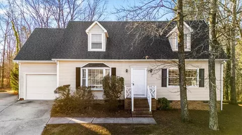 4404 Essex Ct, High Point, NC 27265