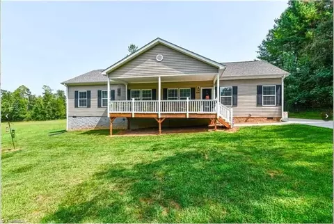 5080 Fox Hill Ln, Winston Salem, NC 27107