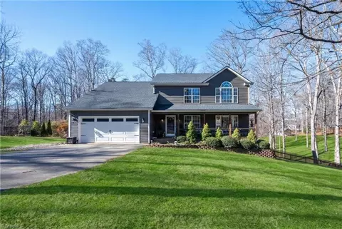 2221 Standing Oak Ln, Pfafftown, NC 27040