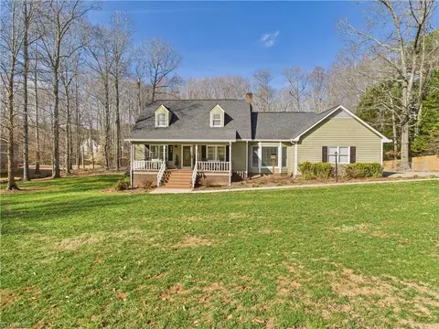 105 Weaver St, Randleman, NC 27317