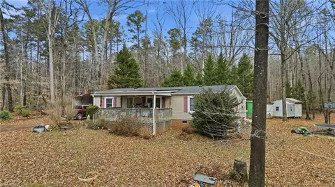 5020 Cashatt Rd, Trinity, NC 27370 photo 2