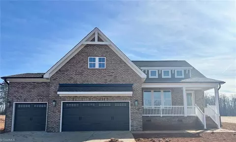 5600 Penguin Dr, Summerfield, NC 27358