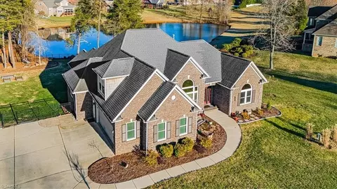 7500 Bethel View Ct, Oak Ridge, NC 27310