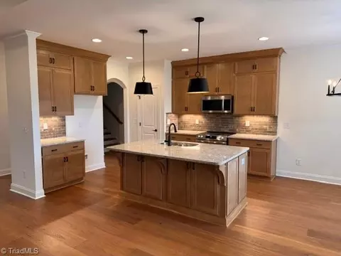 102 Jasper Ct, King, NC 27021 photo 2