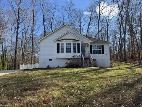 124 Conifer Ct, King, NC 27021