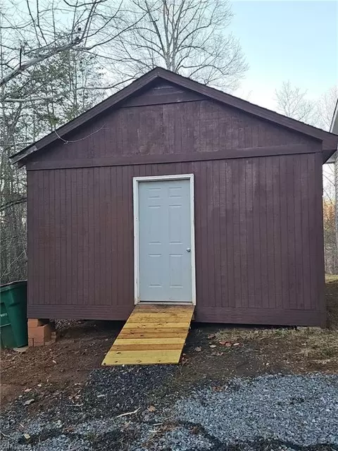 1591 Carson Rd, Pilot Mountain, NC 27041 photo 6