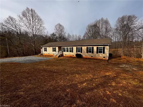 1591 Carson Rd, Pilot Mountain, NC 27041 photo 5