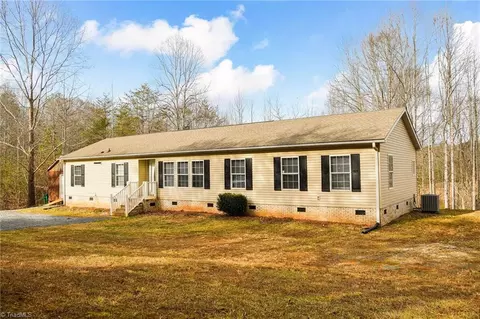 1591 Carson Rd, Pilot Mountain, NC 27041 photo 2