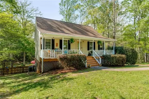 4 Bradsher Ct, Randleman, NC 27317