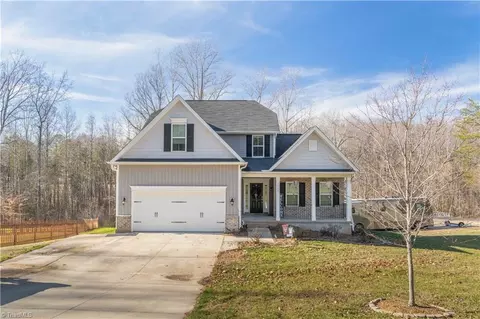1728 Valley Brook Ct, Clemmons, NC 27012