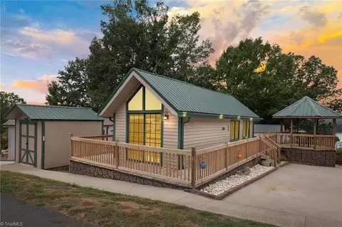 123 Grand View Dr, New London, NC 28127