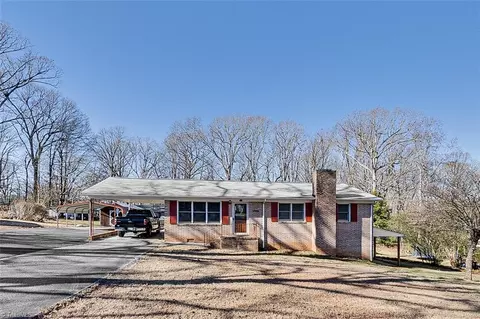 387 Oakgrove Rd, Asheboro, NC 27205