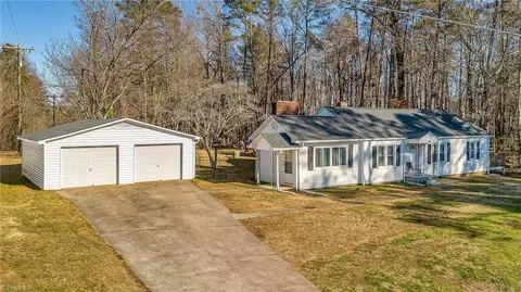 359 Cartpath Rd, North Wilkesboro, NC 28659