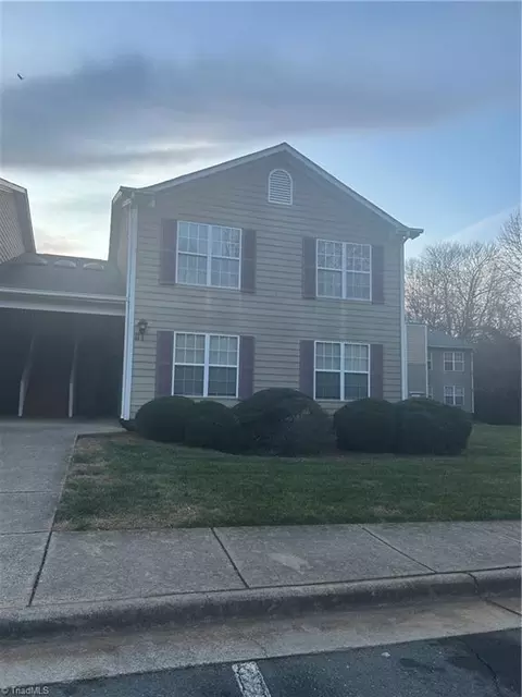 11 Meadowood Glen Way #B, Greensboro, NC 27409