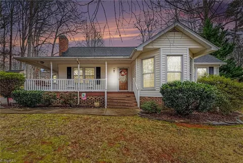 108 Weaver St, Randleman, NC 27317