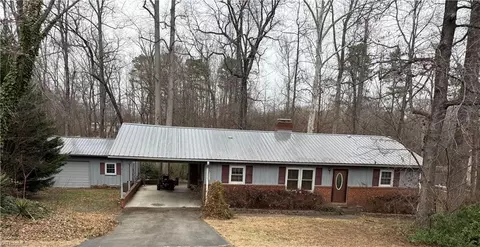 163 Meadow Rd E, Thomasville, NC 27360