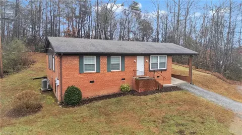226 Carlton Rd, Boomer, NC 28606