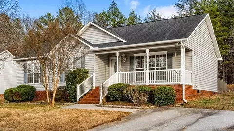 23 Thomasville High Dr, Thomasville, NC 27360