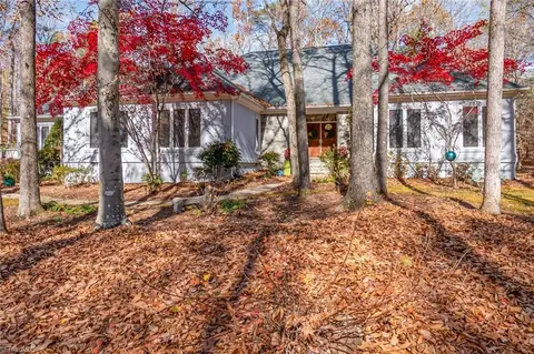 2400 Hunters Crossing Trl, Summerfield, NC 27358