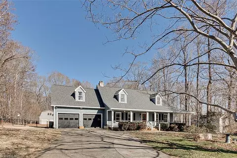 5560 Nightwood Dr, Randleman, NC 27317