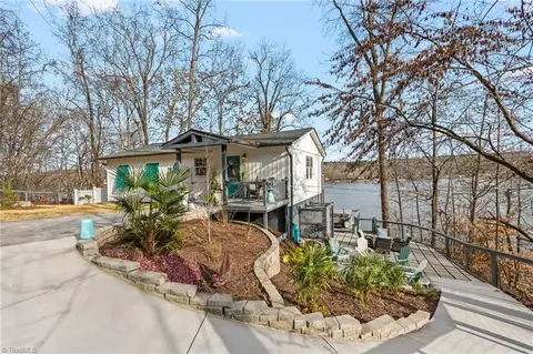 570 Hillview Dr, Lexington, NC 27292