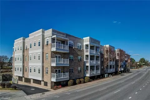 605 Market St #214, Greensboro, NC 27401