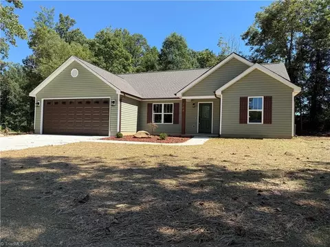 164 Holland Ln, Thomasville, NC 27360