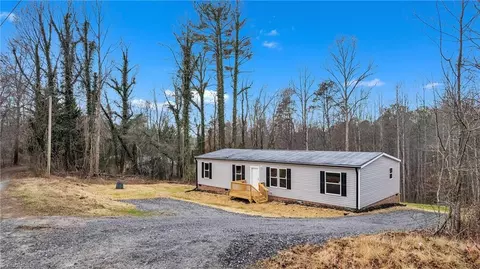 2113 Green Haven Ct, Morganton, NC 28655