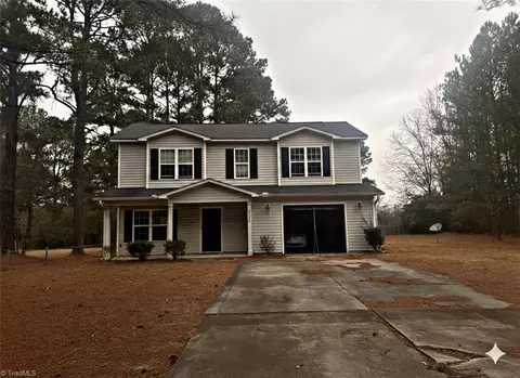 6800 Woodmark Dr, Fayetteville, NC 28314