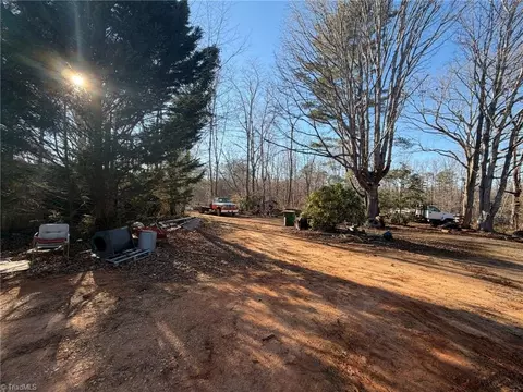 538 545 Culler Rd, Pinnacle, NC 27043 photo 3