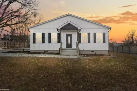 105 Charles St, Thomasville, NC 27360