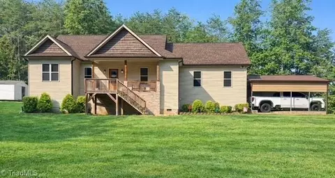 1235 Mountain Rd, Walnut Cove, NC 27052