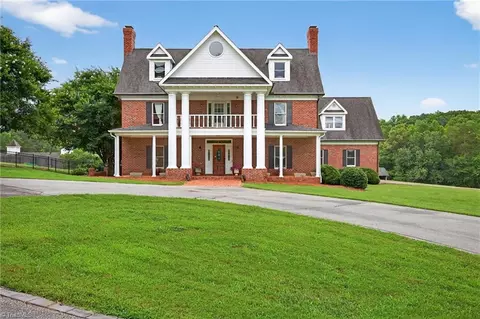 8350 Holler Farm Rd, Clemmons, NC 27012