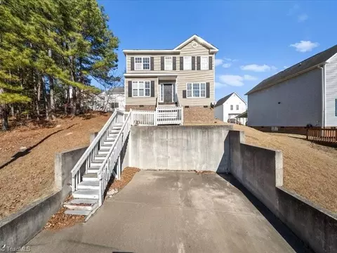 4720 Valley Stream Dr, Raleigh, NC 27616