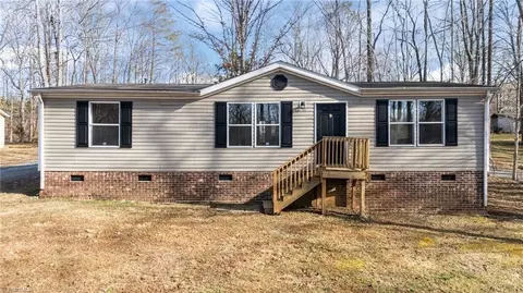 1360 Koonce Dr, Trinity, NC 27370