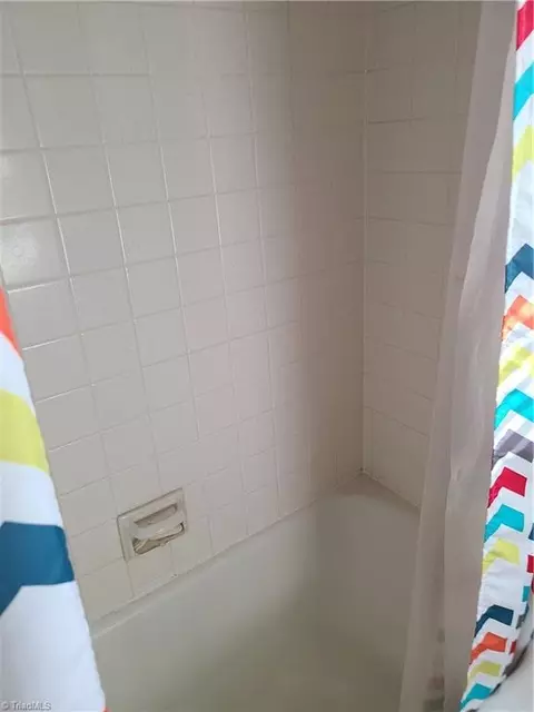 Bath - 206 Moore Ave E, High Point, NC 27263 photo 1 of 3