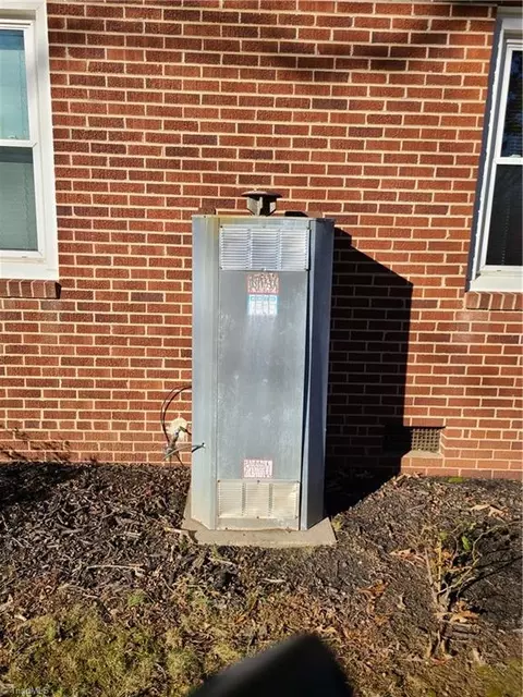 Exterior - 206 Moore Ave E, High Point, NC 27263 photo 5 of 6