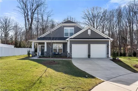 117 Candle Light Ct, Advance, NC 27006