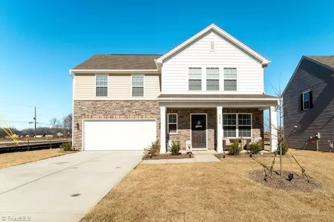 6015 Red Pheasant Dr, Kernersville, NC 27284