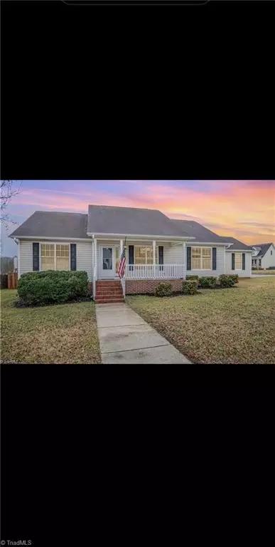 402 Sterling Ridge Dr, Archdale, NC 27263