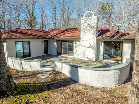 273 Olde Pilot Trl, Pilot Mountain, NC 27041 photo 2